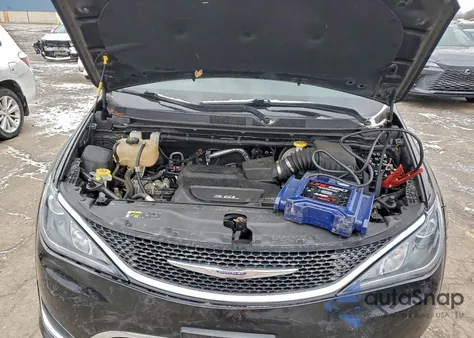 2018 Chrysler Pacifica Touring L z USA, uszkodzony, nr VIN 2C4RC1BG8JR314923